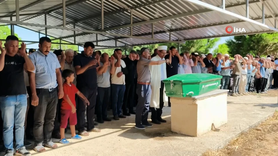 Girne açıklarında batan feribotta hayatını kaybeden Hüseyin Özdemir toprağa verildi