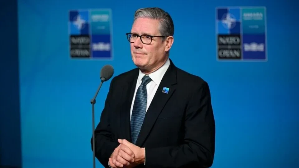 İngiltere'nin eski Başbakanı Starmer milletvekilliğinden istifa etti
