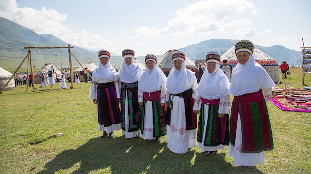 Kırgız kadınlarının geleneksel başlıkları: Eleçek