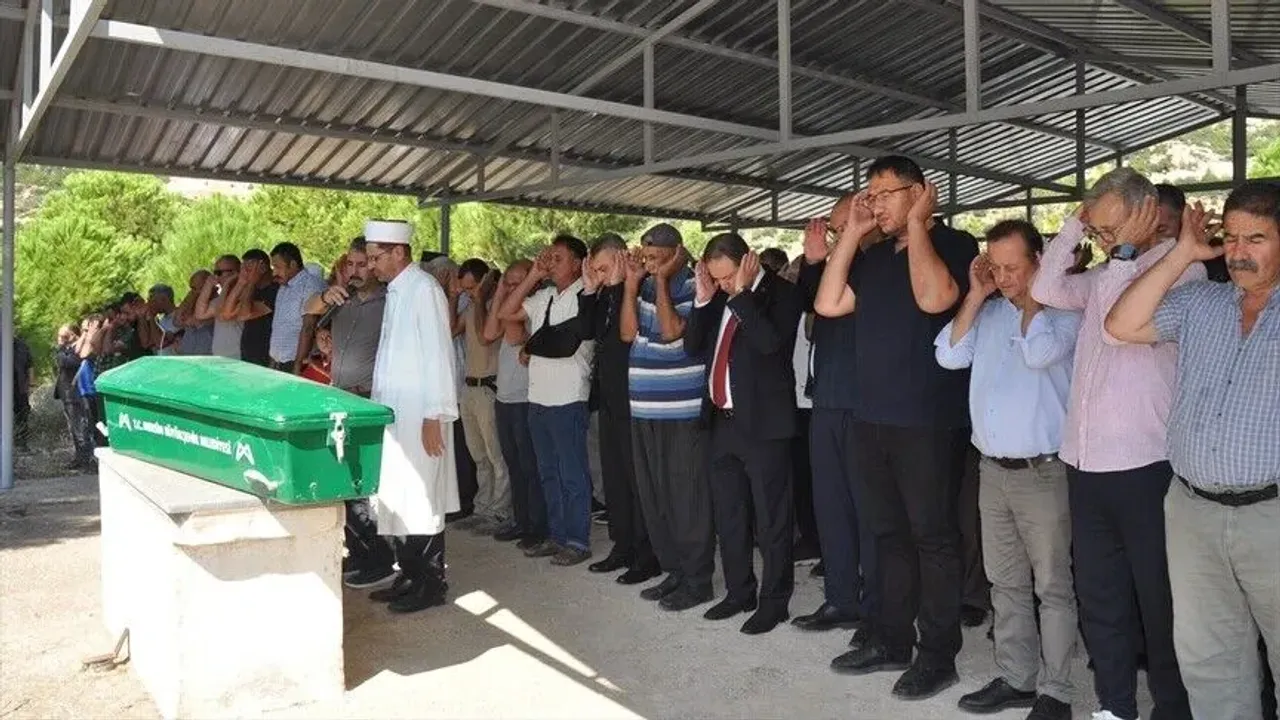 KKTC'deki gemi kazasında hayatını kaybedenler toprağa verildi!
