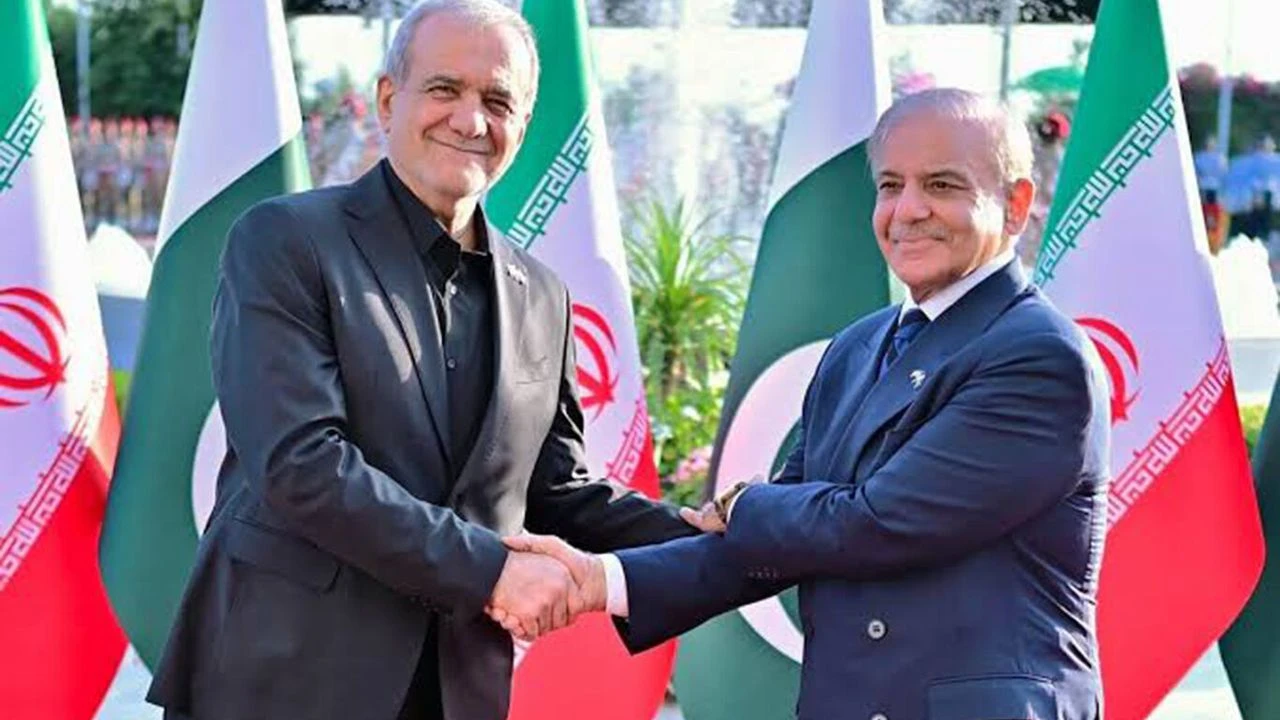 Pakistan Başbakanı Şerif ile İran Cumhurbaşkanı Pezeşkiyangörüştü!