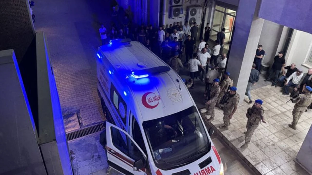 Siirt’te feci kaza: Otomobilin çarptığı 2 genç hayatını kaybetti