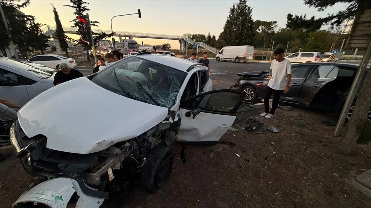 Tekirdağ'da iki otomobil çarpıştı: Çok sayıda yaralı var