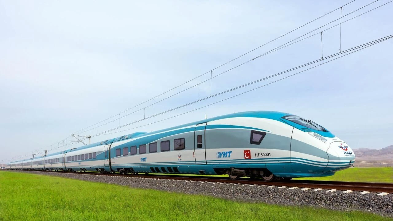 Türkiye’nin ilk yerli hızlı treni rekor hıza ulaştı