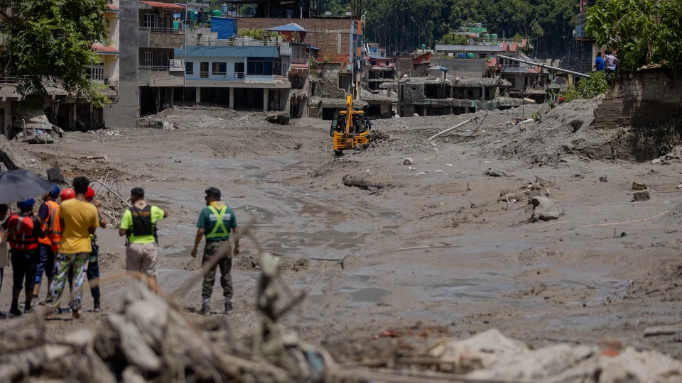 Buzul çökmesi felakete dönüştü! Nepal'de sel bilançosu ağırlaşıyor: Can kaybı bin 114'e yükseldi