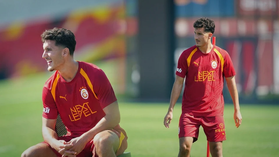 Galatasaray'da yeni transfer Deniz Gül, takımla ilk antrenmana çıktı