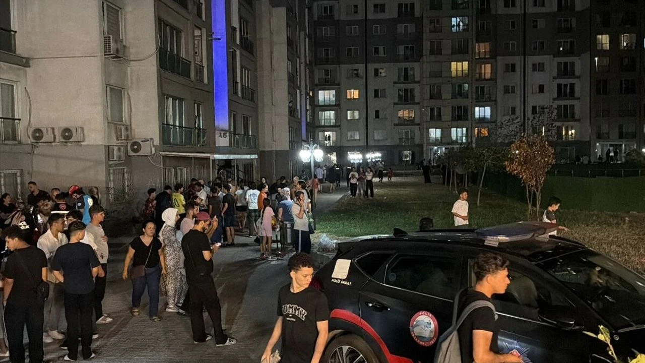 İstanbul'da otopark yangını: Çok sayıda kişi hastanelik oldu
