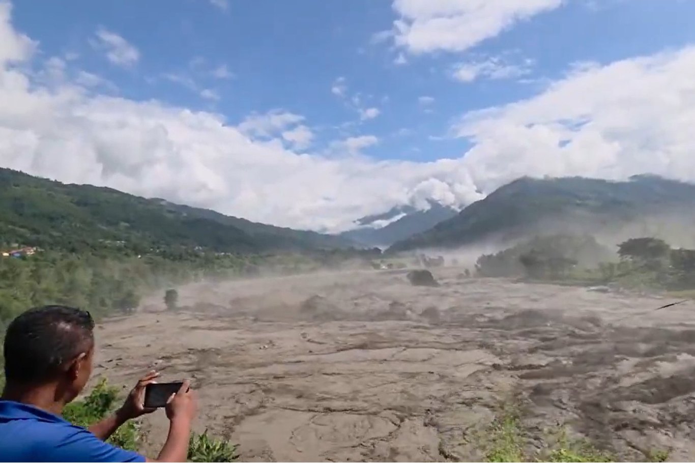 Nepal'deki sel felaketinde ölü sayısı 1200'ü aştı