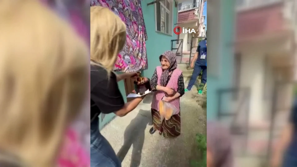 Samsun'da başlatılan proje kapsamında yaşlı vatandaşların doğum günü kutlandı