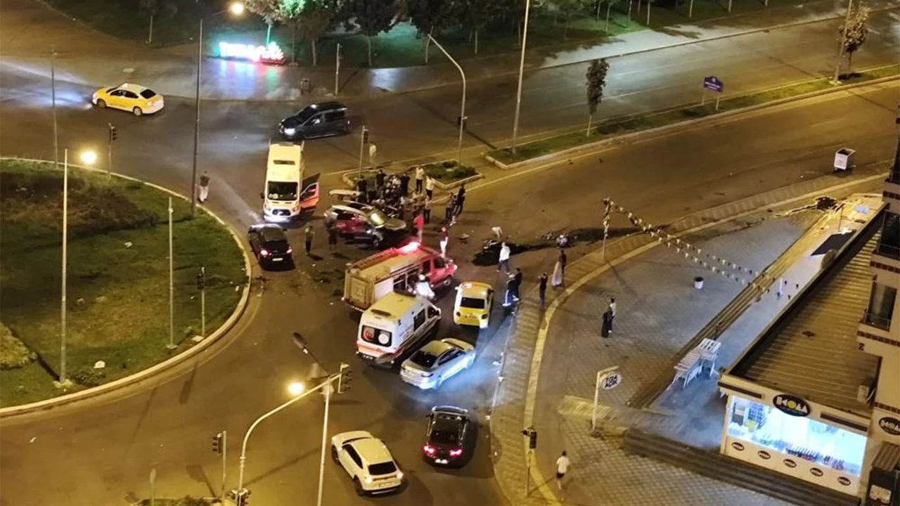 Diyarbakır’da hızla kavşağa giren araç kontrolden çıktı: Bir yaralı