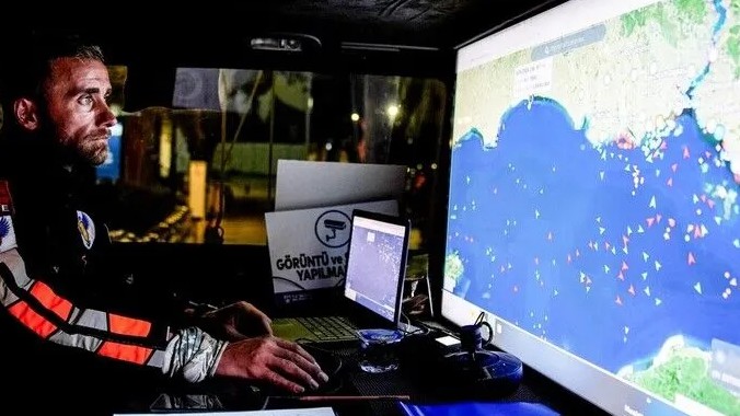 Silivri’de batan gemi için arama kurtarma çalışmaları devam ediyor