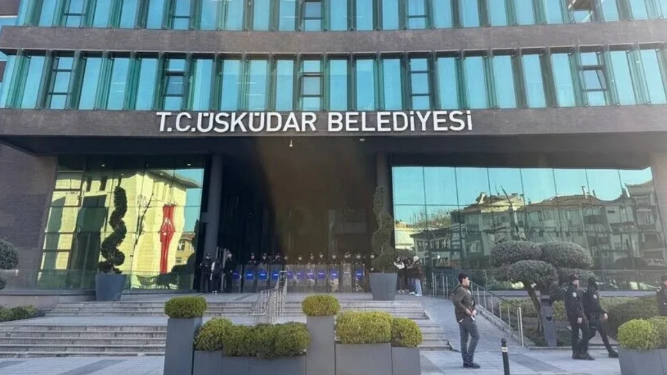 Üsküdar’da siyasi dengeler değişti! CHP’li 4 meclis üyesi AK Parti’ye geçti