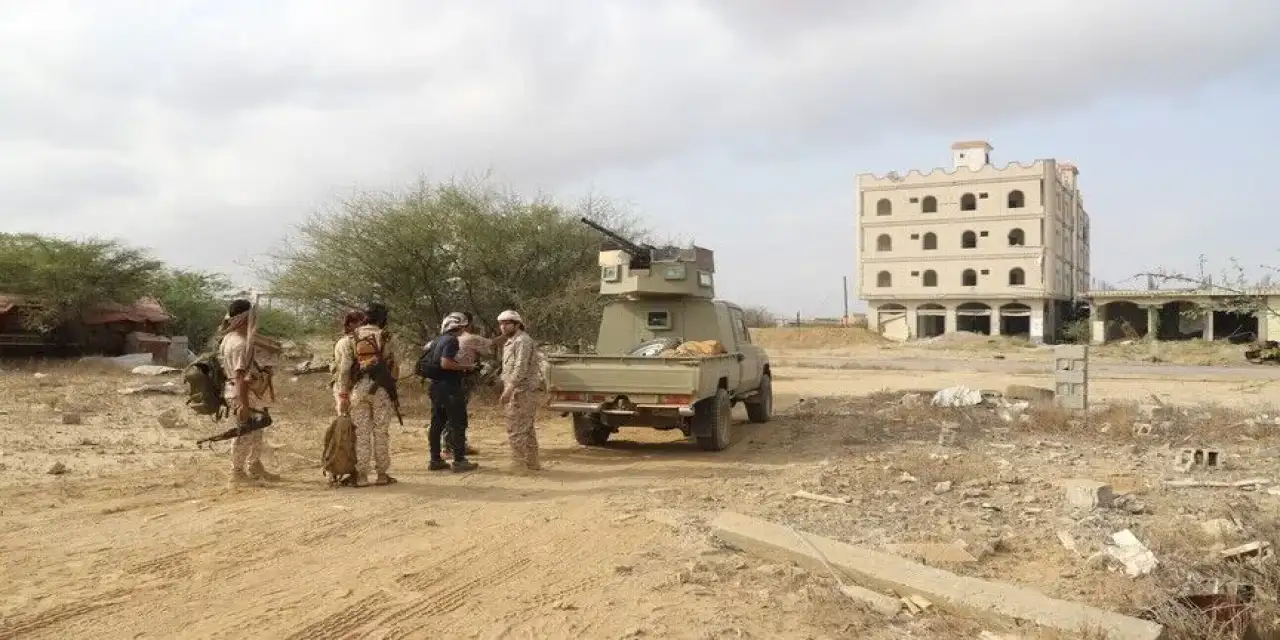 Yemen ordusu: Husiler, Taiz ve Hudeyde'yi 14 balistik füzeyle hedef aldı
