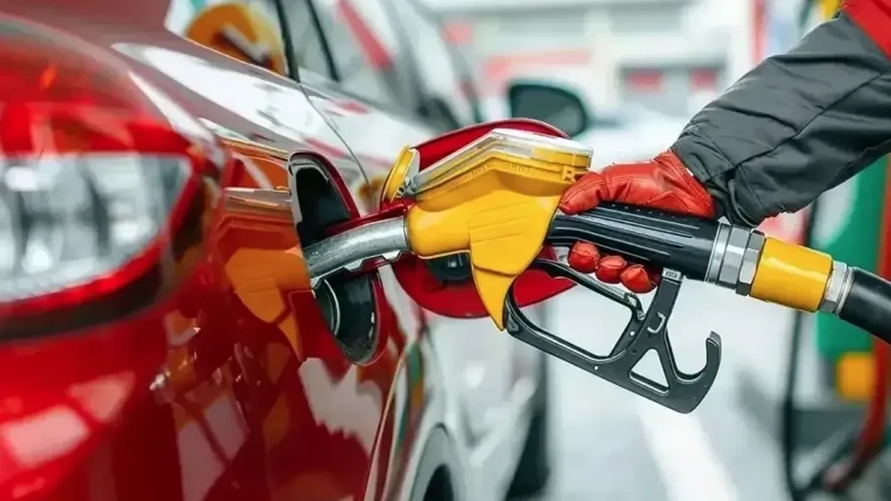 ABD-İran gerilimi pompaya yansıdı: Motorine dev zam geldi