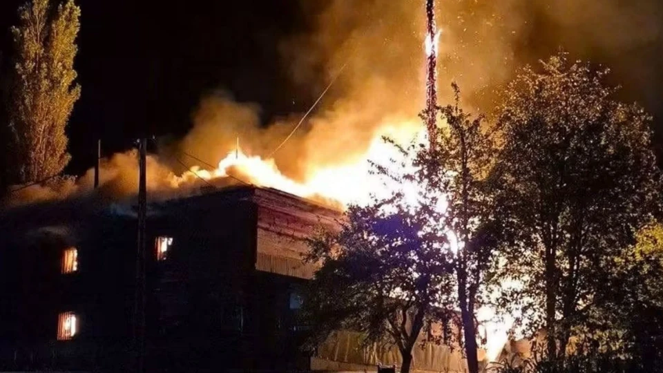 Artvin'de korkutan yangın! Tarihi camide çıkan yangın lojmana sıçradı
