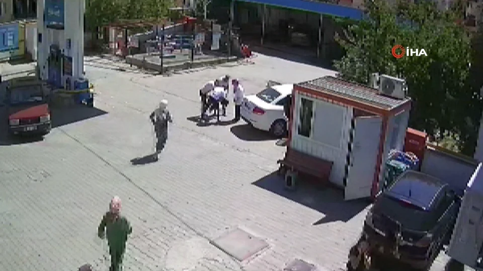 Çankırı'da nefes borusuna şeker kaçan çocuk polisin Heimlich manevrasıyla kurtuldu