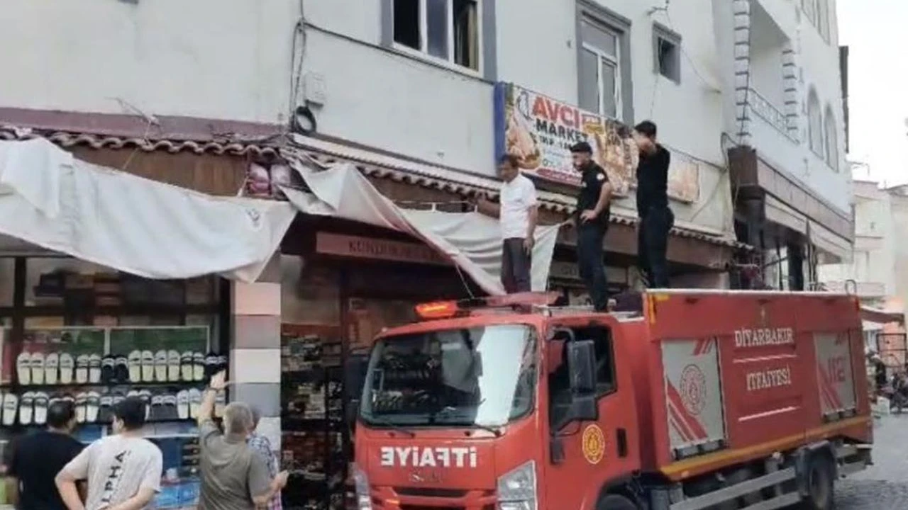 İş yerinde mahsur kalan kediyi itfaiye ekipleri kurtardı