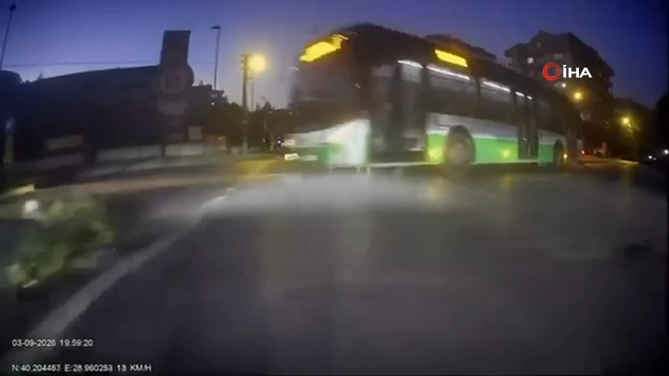 Kırmızı ışığı yok sayarak geçen şoförün ehliyeti alındı