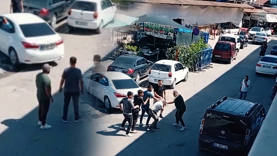 Pazarda taciz iddiası ortalığı karıştırdı! Vatandaştan şüpheliye meydan dayağı