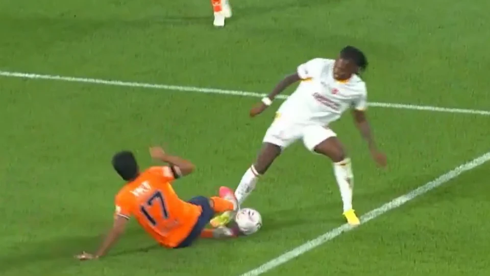 Umut Bozok'tan Rafael Leao'ya sert hareket: Başakşehir maçın sonlarını eksik tamamladı