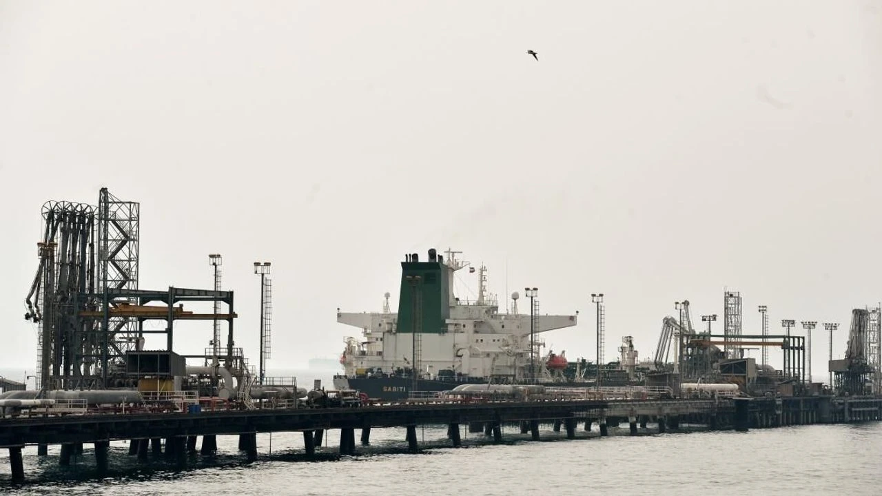 ABD İran petrol tankerini füzeyle vurdu!