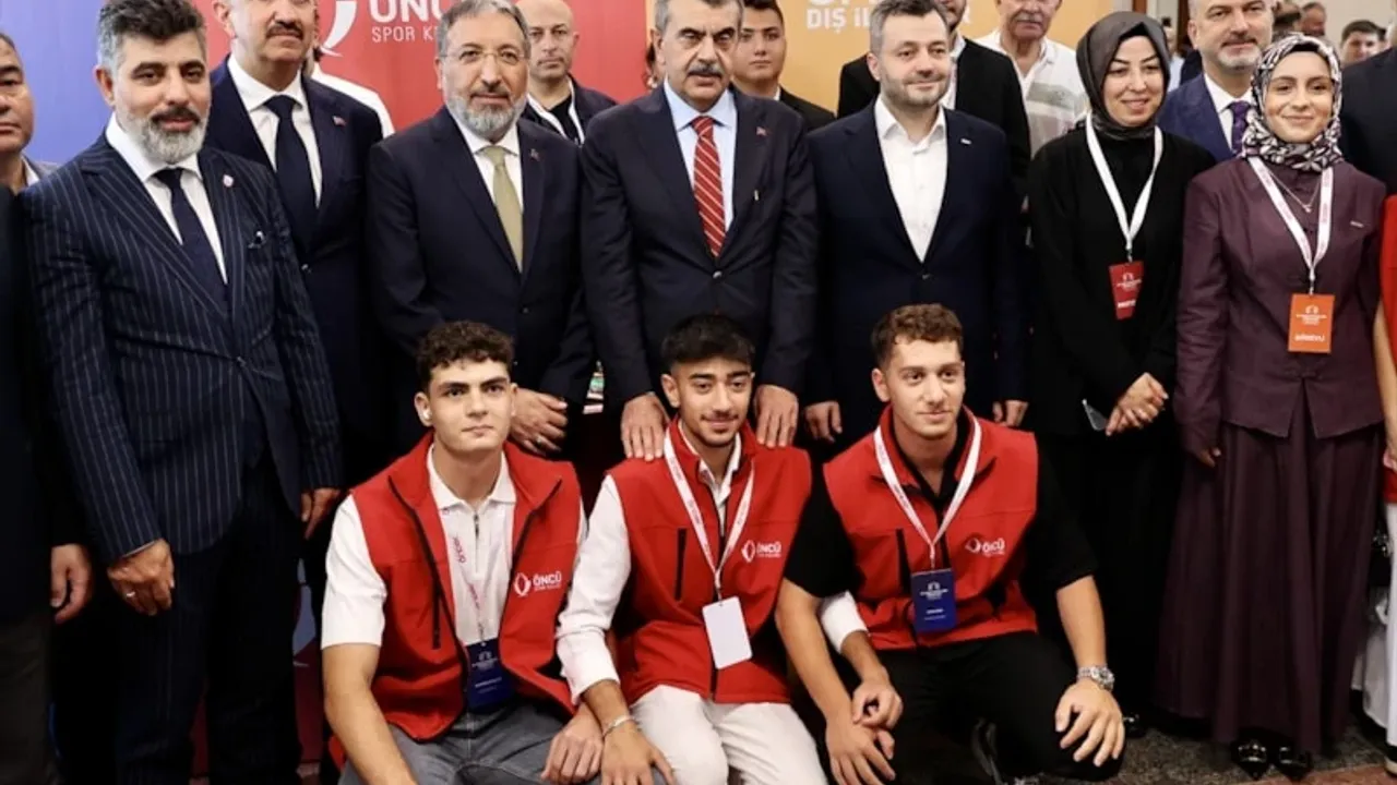 Bakan Tekin: Öğretmenler, öğrencilere kötü örnek olamaz! Kıyafet kararlılığı…