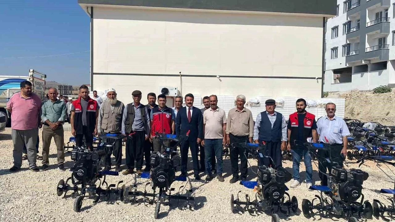 Besni'de bereket ve bol kazanç sağlamalarını diliyorum' diye konuştu