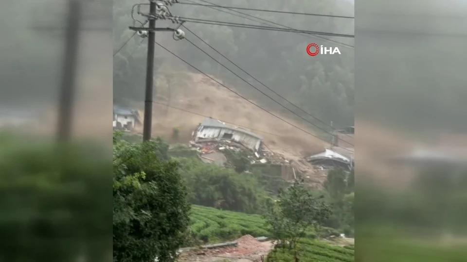 Çin'in Jiangxi eyaletinde heyelan: Bir kişi yaşamını yitirdi, 11 kişi kayıp