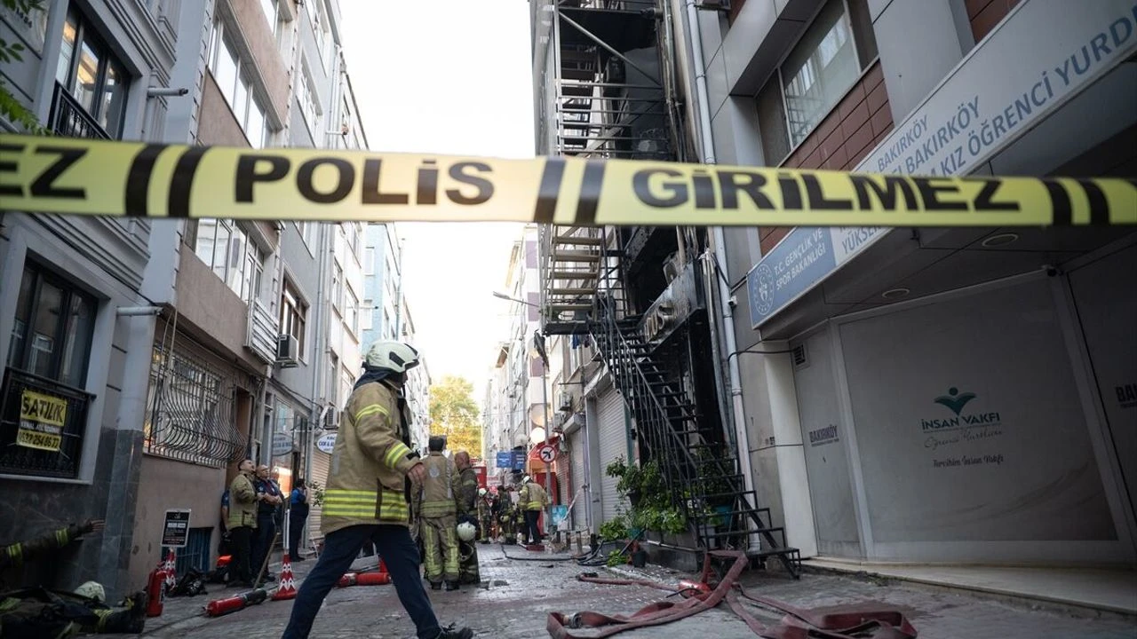 İstanbul'da otel yangını: Çok sayıda yaralı var