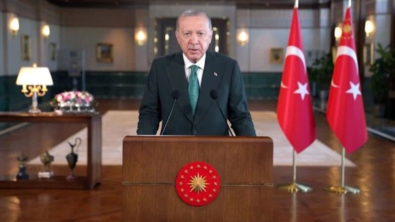 Kurultaya davet edilmesi dolayısıyla teşekkür eden Erdoğan, kurultayın imam hatip camiası başta olmak üzere ülke ve millet…
