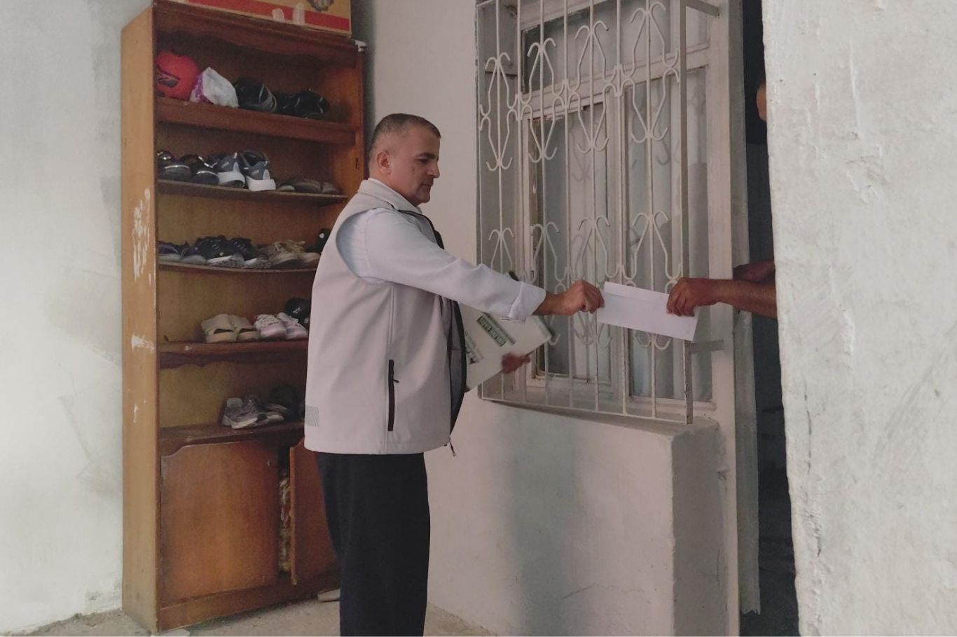 Tarsus'ta onlarca ihtiyaç sahibi aileye Umut Kervanı aracılığıyla nakdi yardım ulaştırıldı