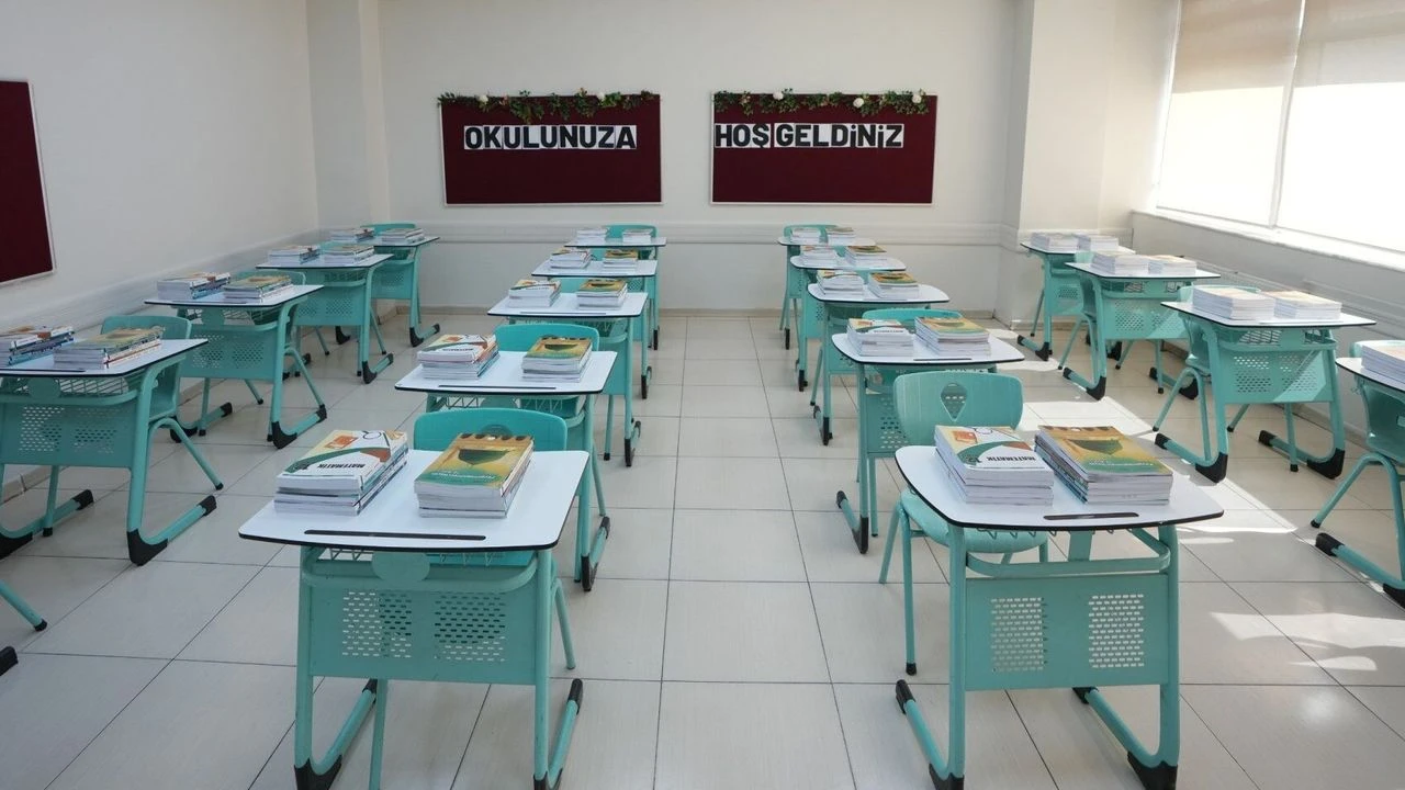 Ücretsiz Ders Kitapları Sıralarda