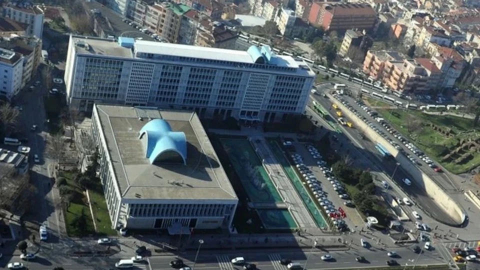 Soruşturma kapsamında İBB Başkanlık konutuna yönelik materyal alımı işinin de incelendiği öğrenilirken