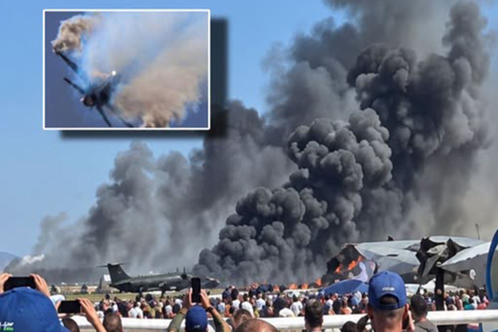 Yunanistan'da hava gösterisinde F-4 Phantom savaş uçağı düştü