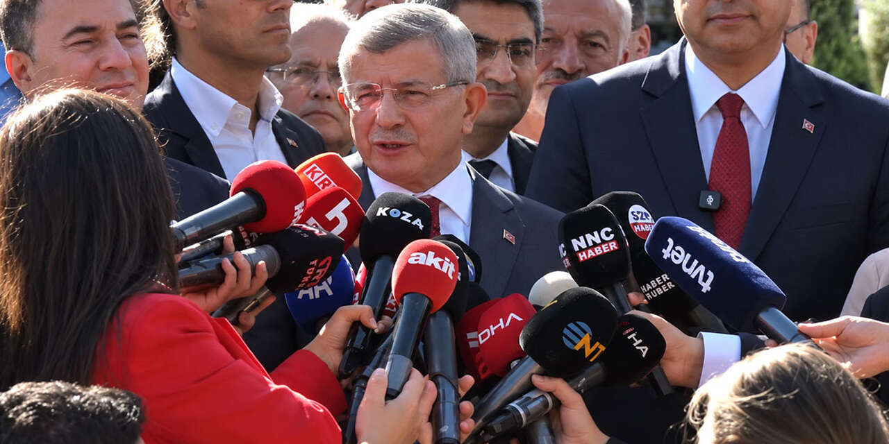 Ahmet Davutoğlu: Sözlerimin arkasındayım, hakaret etmedim, hesap sordum