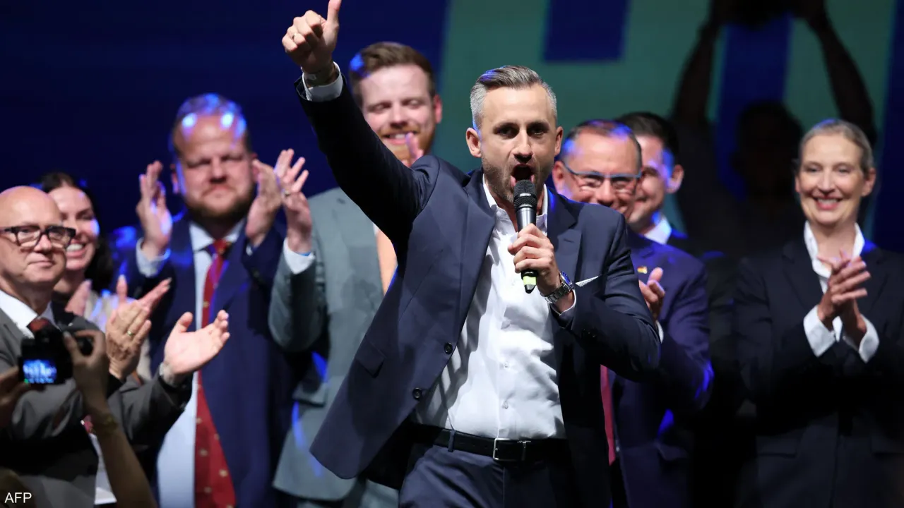 Almanya’da ırkçı AfD açık farkla kazandı