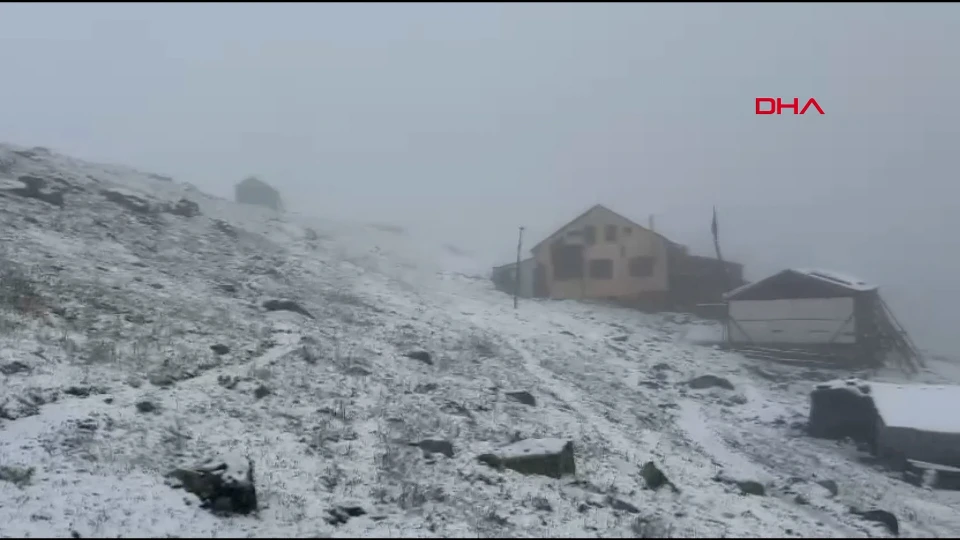 Eylül'de kar sürprizi: Rize'nin yüksek kesimleri beyaza büründü