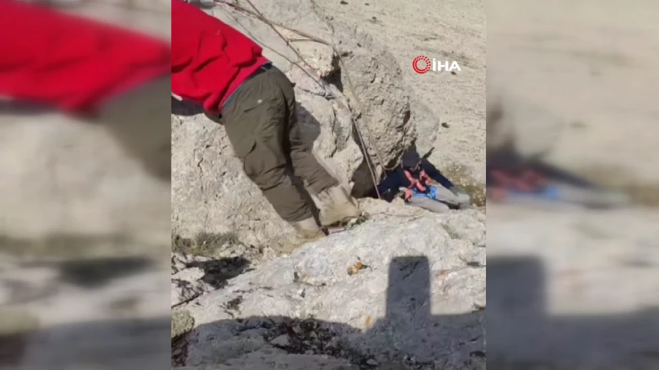Kahramanmaraş'ta kayalıklarda 5 gün mahsur kalan keçiler için seferber oldular