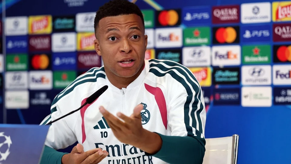 Mbappe'ye gelen PSG sorusu gündem oldu: "Umrumda değil" diyerek tepki gösterdi