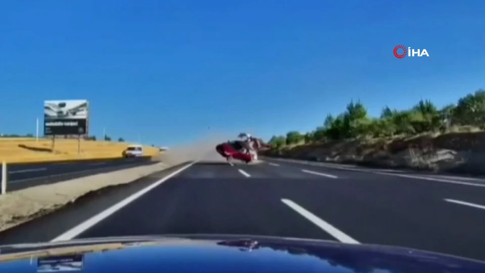 Ortalık savaş alanına döndü: Ankara'da karşı şeride geçen otomobil dehşet saçtı