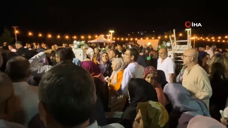 Şiddetli yağmur nedeniyle düğün yarıda kaldı: Takılar takılamadı