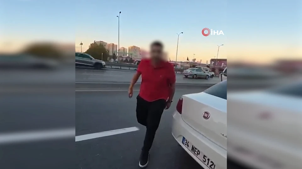 Beylikdüzü E-5'te trafikte ortalık karıştı: Tartışma kavgayla bitti