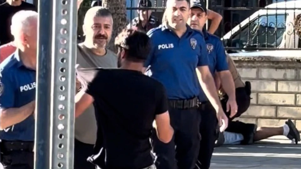 İnşaatta başlayan kavga polis merkezi önünde devam etti