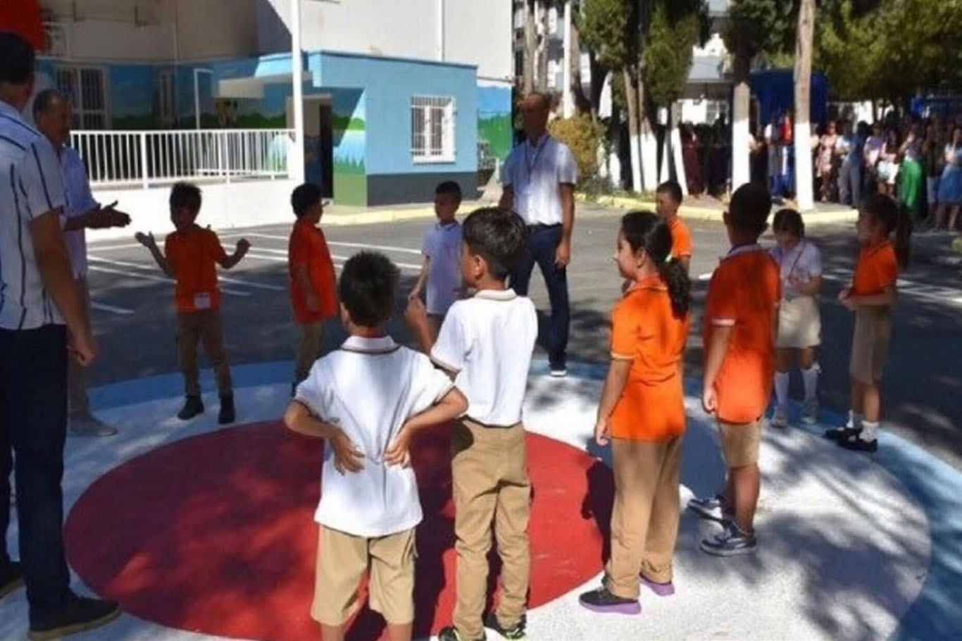 İzmir’de okula uyum haftası başladı: Minik öğrenciler heyecanlı