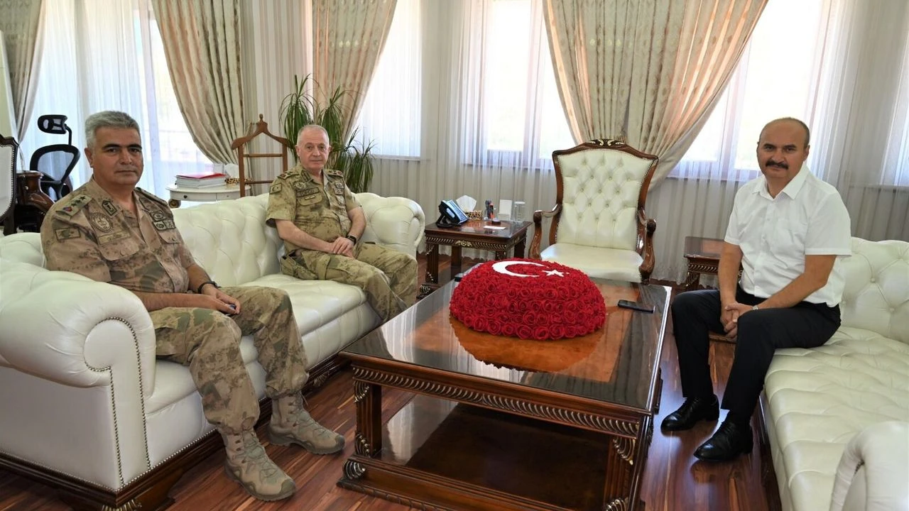 Korgeneral Yusuf Kenan Topçu’dan Vali Canalp’e Ziyaret