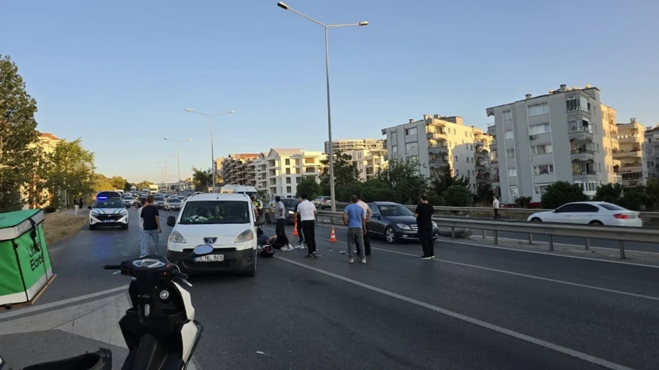 Otomobille çarpışan motosikletin sürücü yaralandı