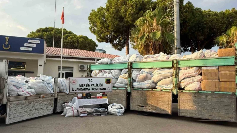 Piyasaya sürülmeden son anda yakalandı! 50 milyon TL değerindeki 20 bin parça kaçak kıyafete el konuldu