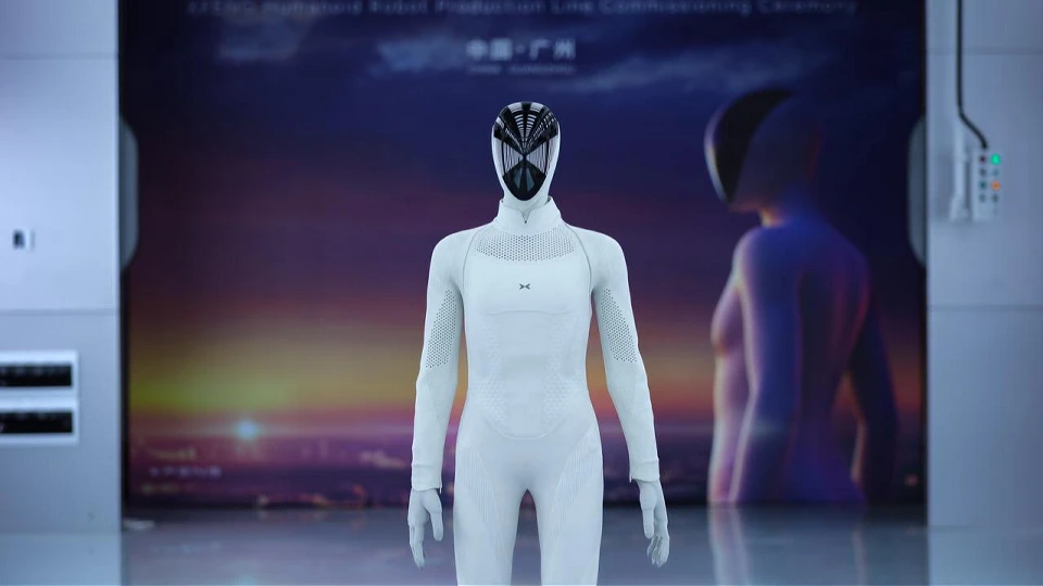 Xpeng’in insansı robotu fabrikadan kendi başına yürüyerek çıktı