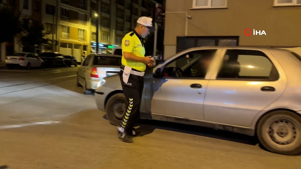 Aynı polise 2 ay sonra yeniden yakalandı: Ehliyetini yeri alma tarihi 2033 yılına ertelendi