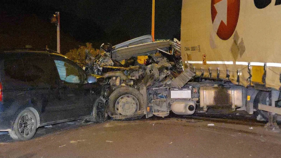 Bursa’da tır ile otomobil çarpıştı: Bir ölü, 7 yaralı